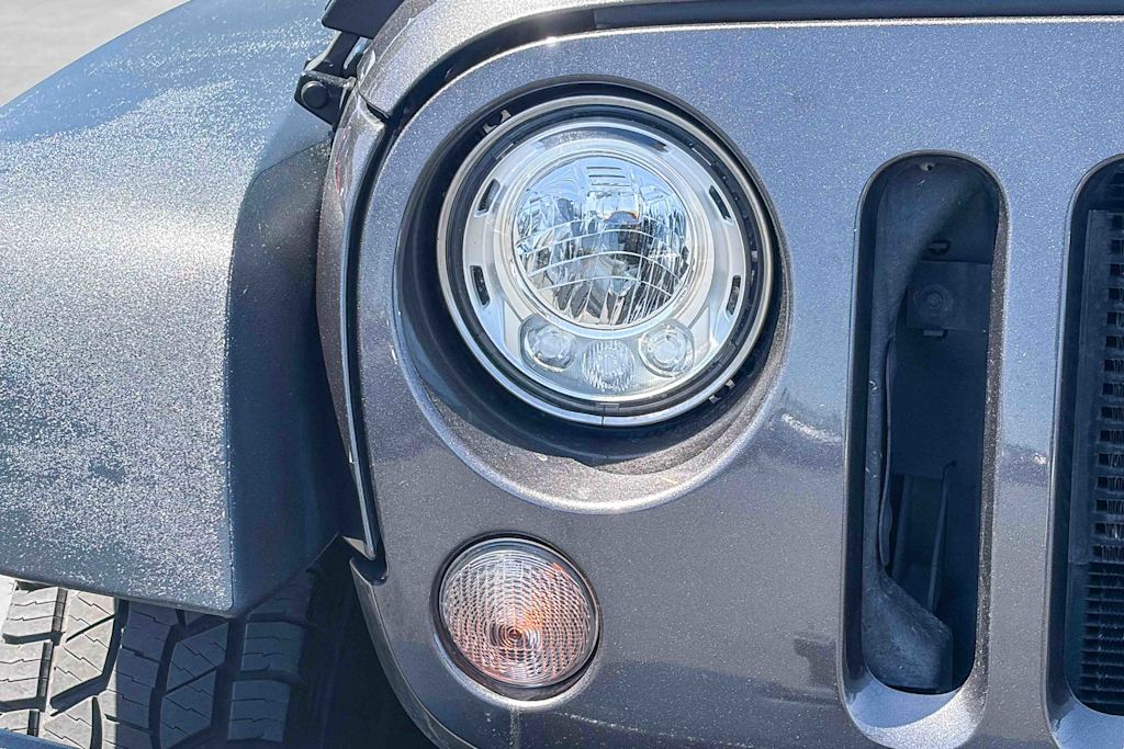 Thumbnail: 2018 Jeep Wrangler - 17