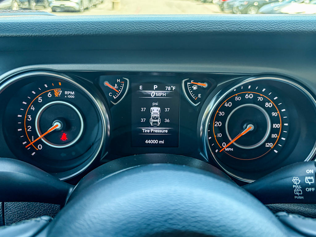 Thumbnail: 2022 Jeep Wrangler - 14