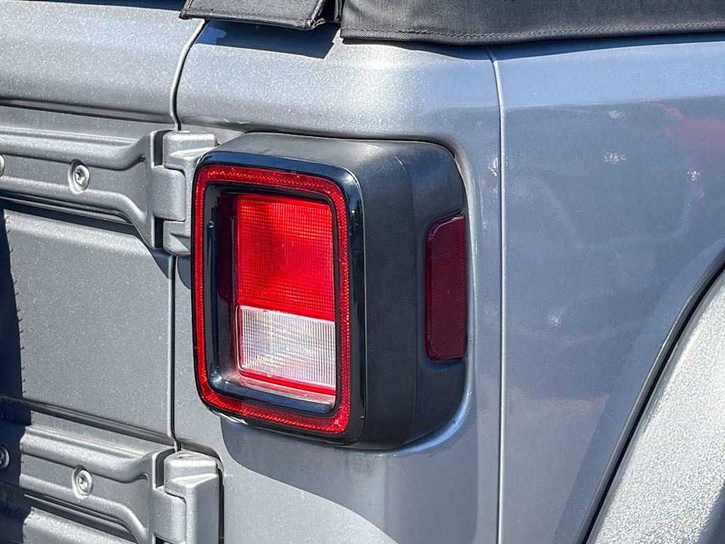 Thumbnail: 2018 Jeep Wrangler - 19
