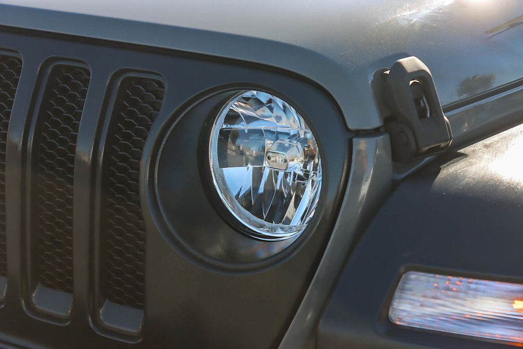 Thumbnail: 2021 Jeep Wrangler - 19