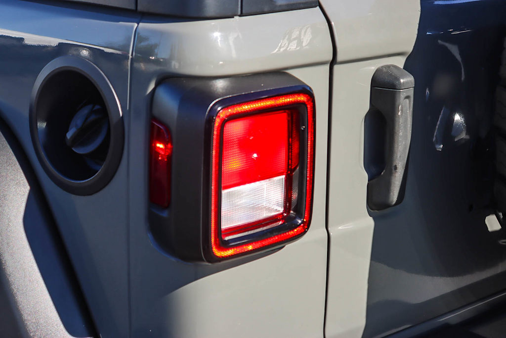 Thumbnail: 2021 Jeep Wrangler - 20