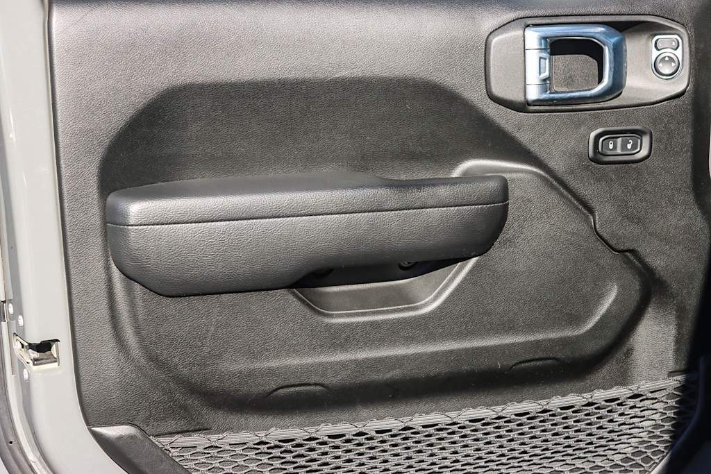 Thumbnail: 2021 Jeep Wrangler - 23