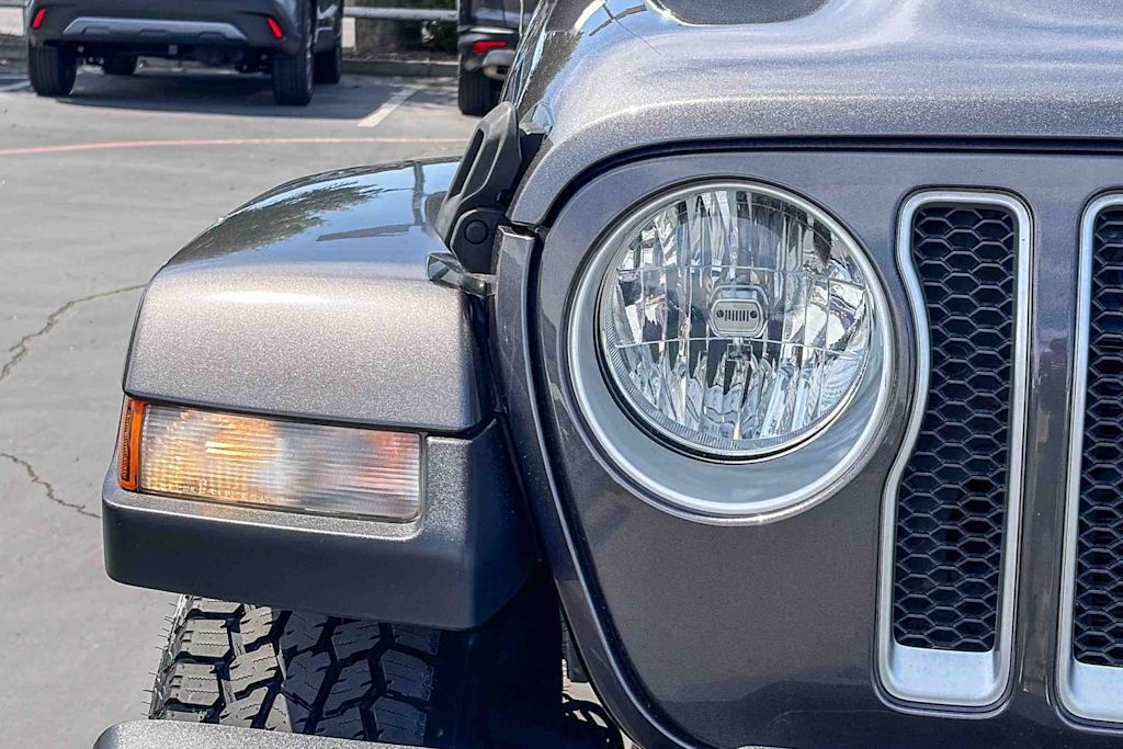 Thumbnail: 2021 Jeep Wrangler - 18