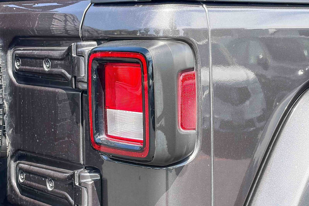 Thumbnail: 2021 Jeep Wrangler - 19