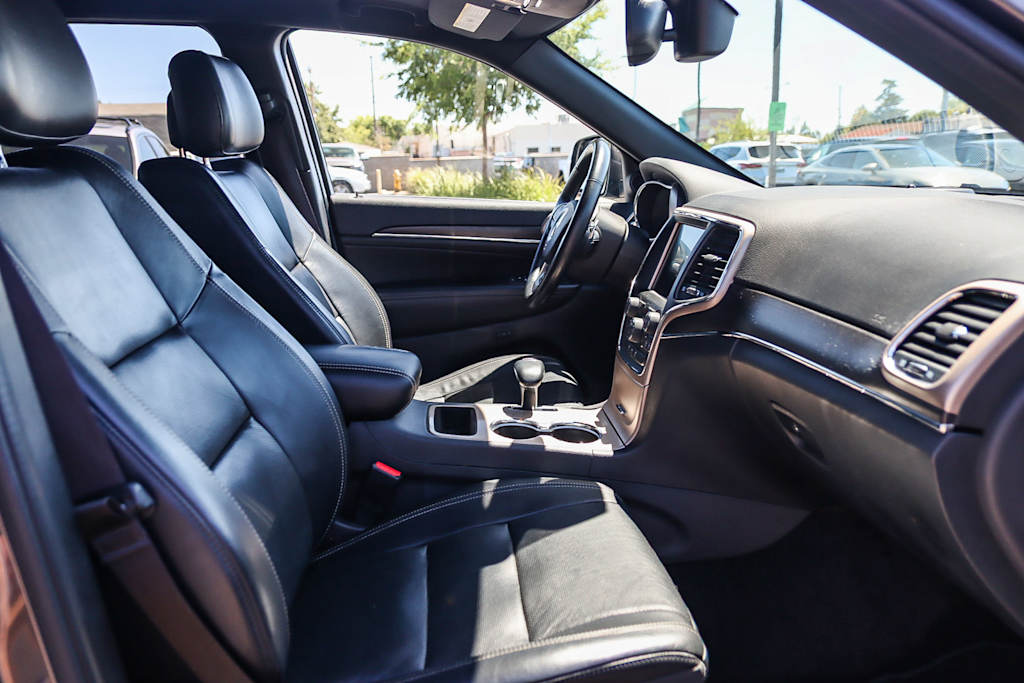 Thumbnail: 2015 Jeep Grand Cherokee - 9