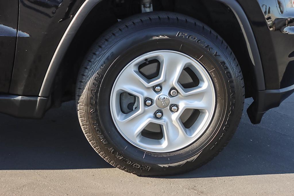 Thumbnail: 2017 Jeep Grand Cherokee - 5