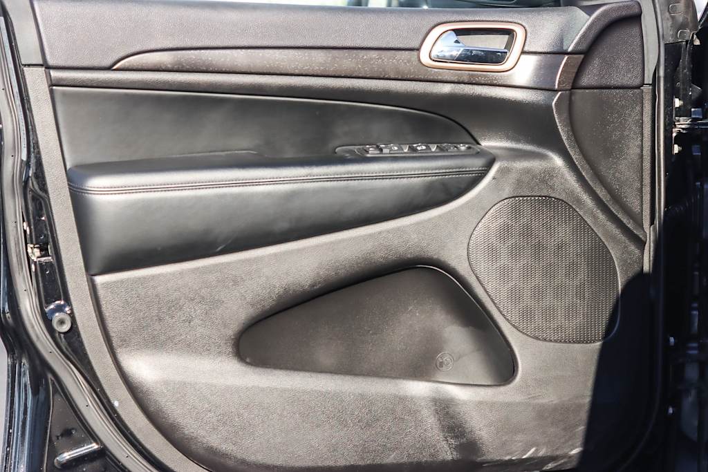 Thumbnail: 2017 Jeep Grand Cherokee - 21