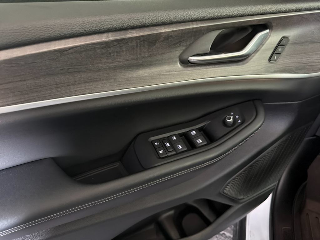 Thumbnail: 2024 Jeep Grand Cherokee - 21
