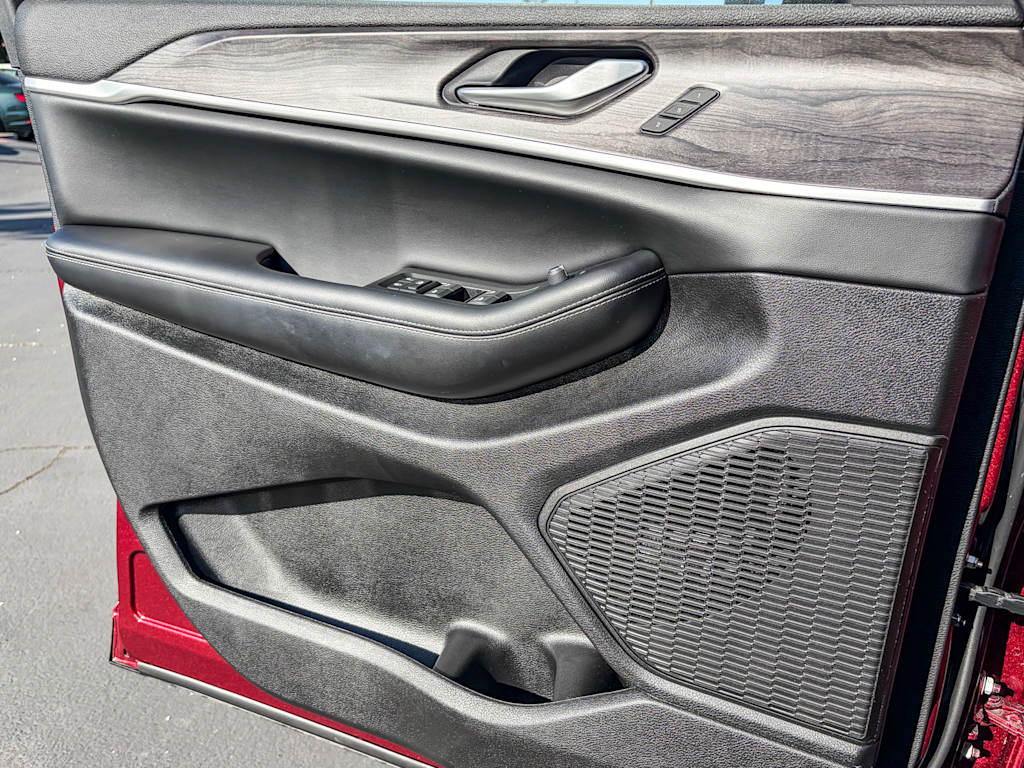 Thumbnail: 2024 Jeep Grand Cherokee - 21