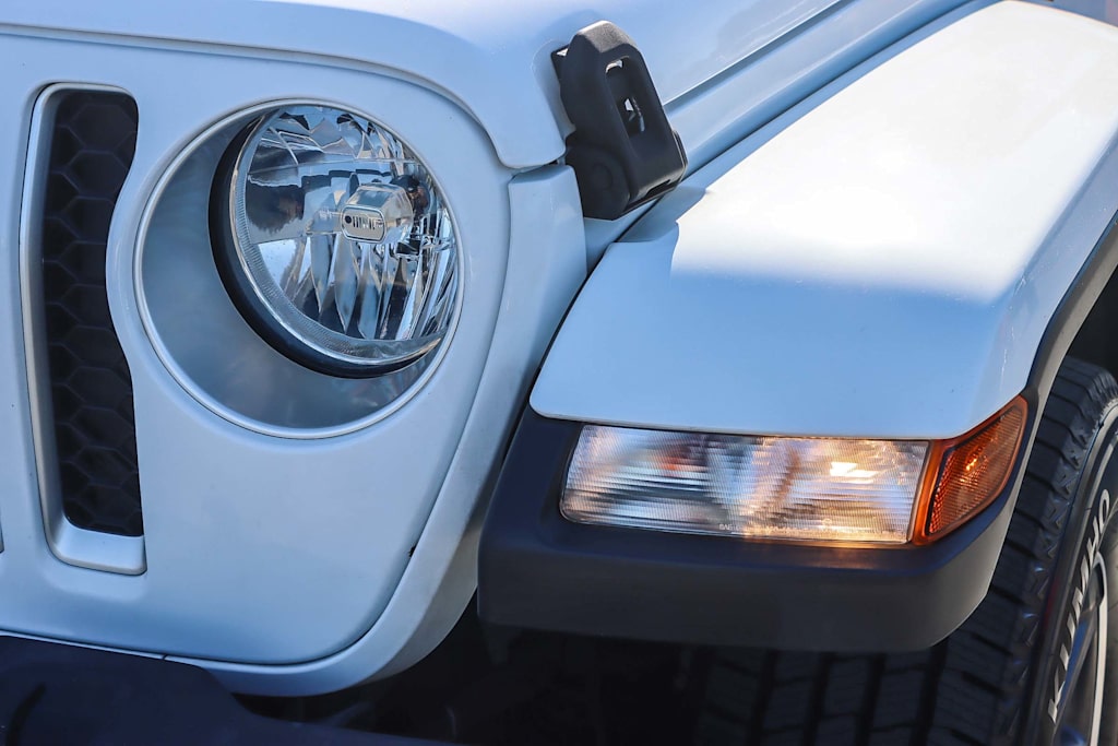 Thumbnail: 2020 Jeep Gladiator - 19