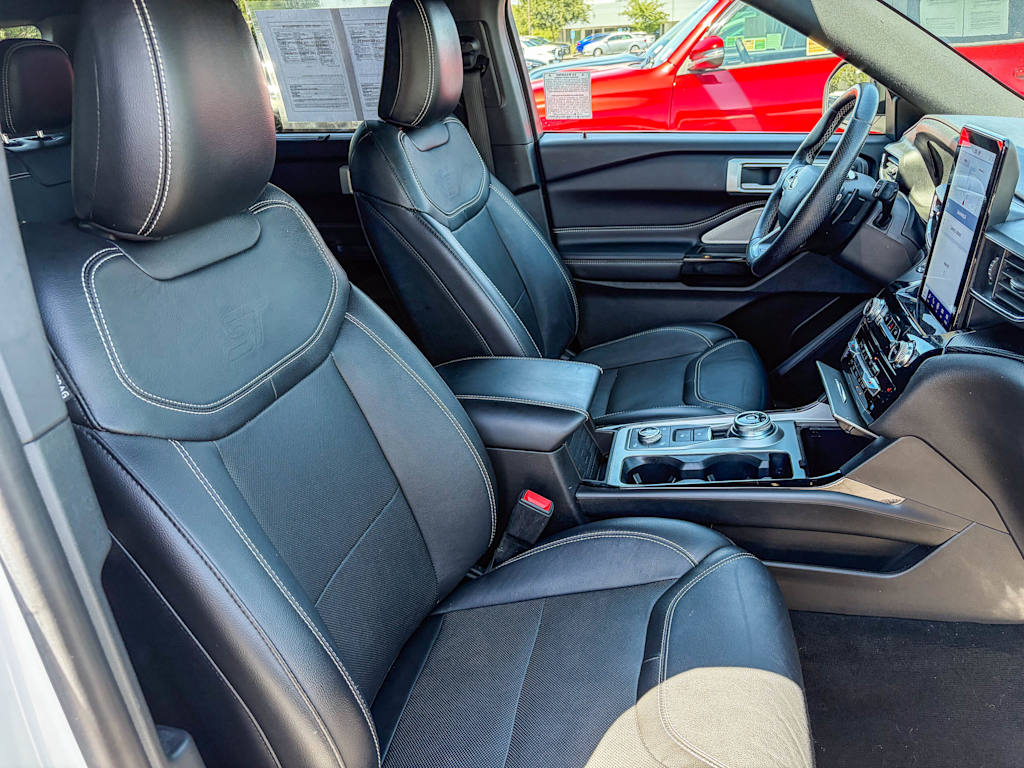 Thumbnail: 2022 Ford Explorer - 8