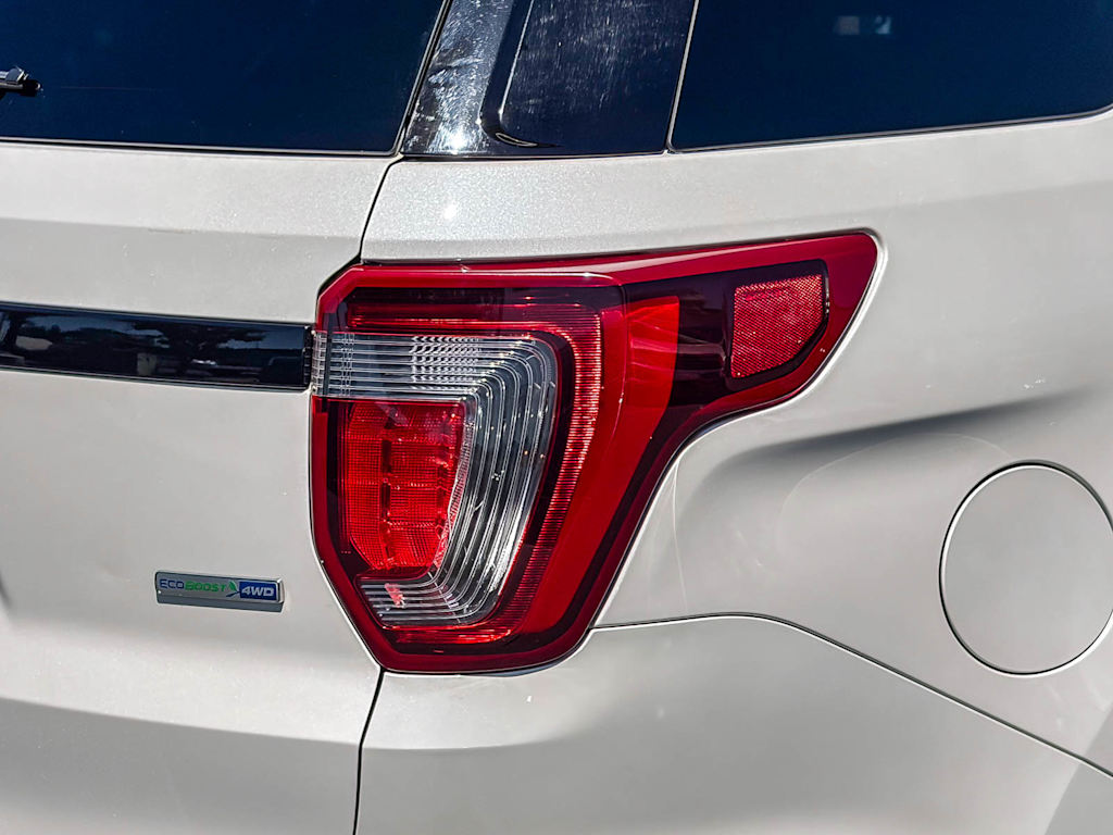 Thumbnail: 2016 Ford Explorer - 17