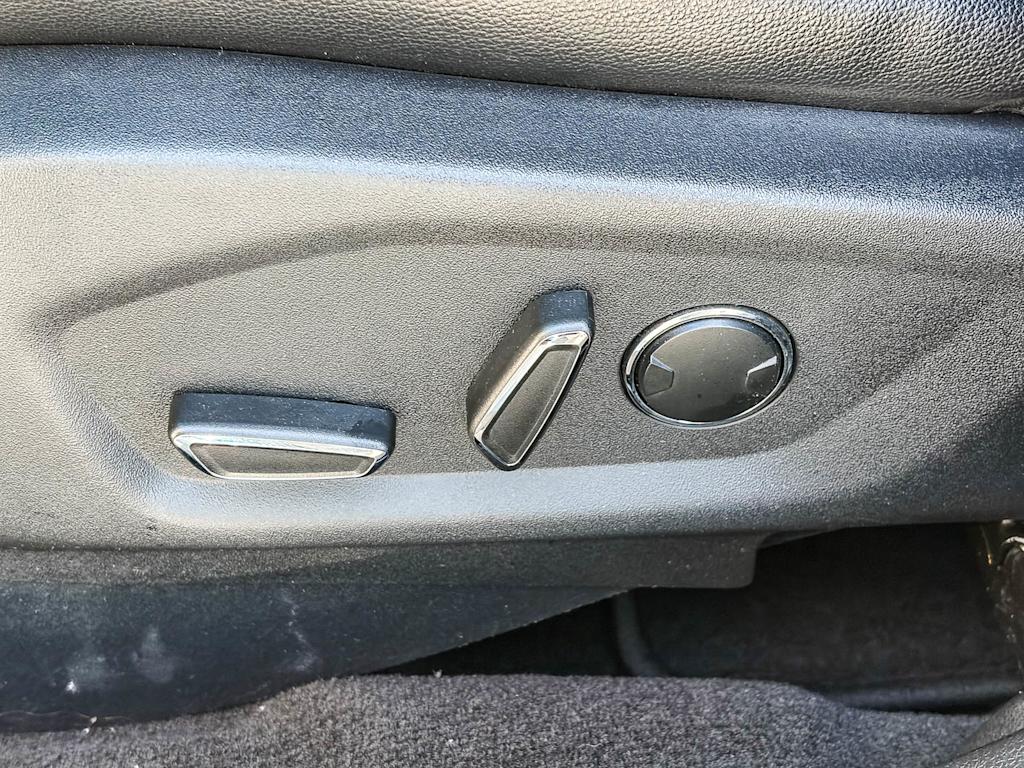 Thumbnail: 2016 Ford Explorer - 21
