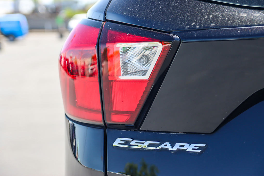 2019 Ford Escape S 19
