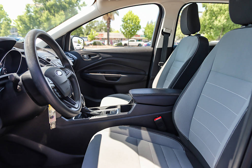 2019 Ford Escape S 10