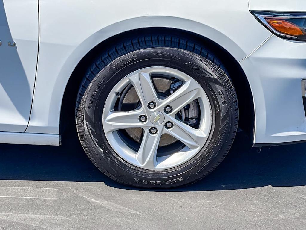 Thumbnail: 2020 Chevrolet Malibu - 6