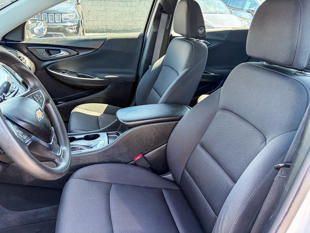 Thumbnail: 2020 Chevrolet Malibu - 10