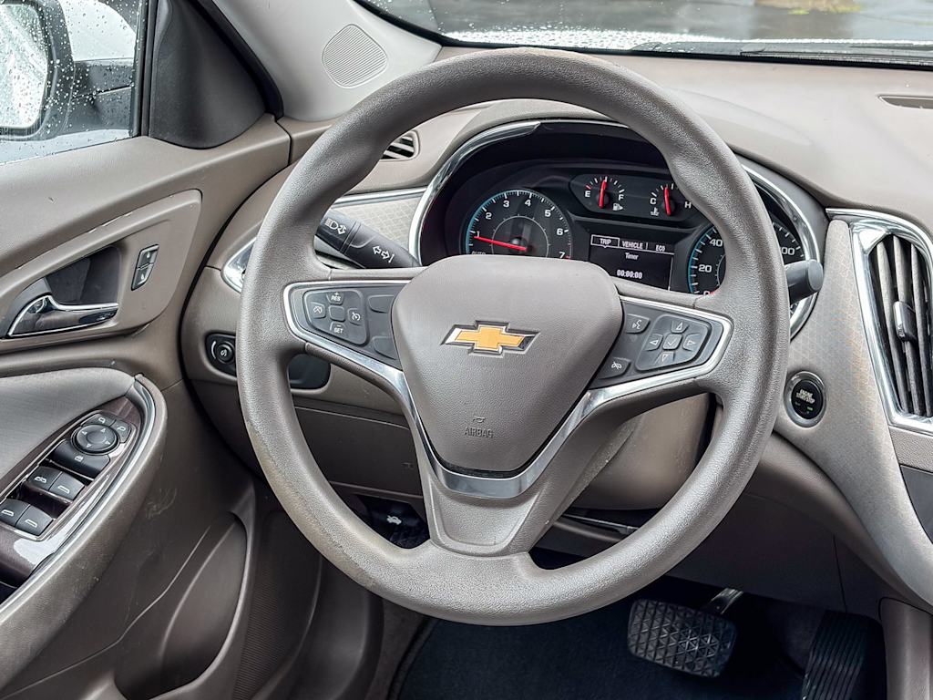 Thumbnail: 2018 Chevrolet Malibu - 2
