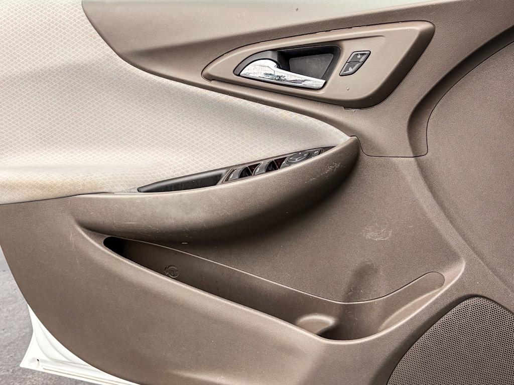 Thumbnail: 2018 Chevrolet Malibu - 21