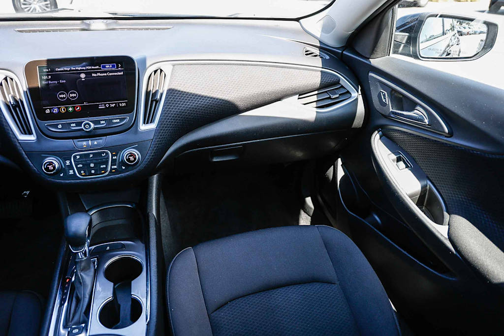 Thumbnail: 2023 Chevrolet Malibu - 12