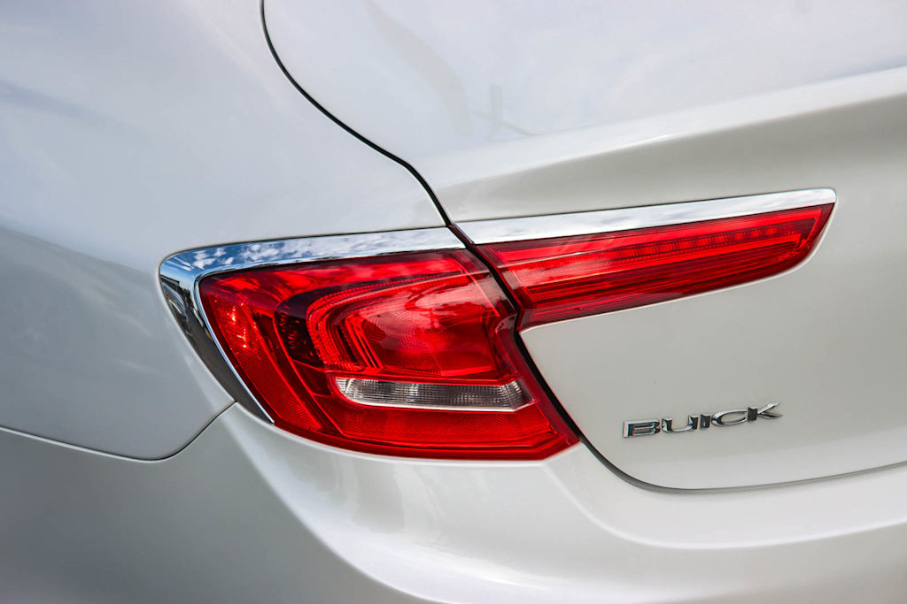 Thumbnail: 2017 Buick LaCrosse - 20