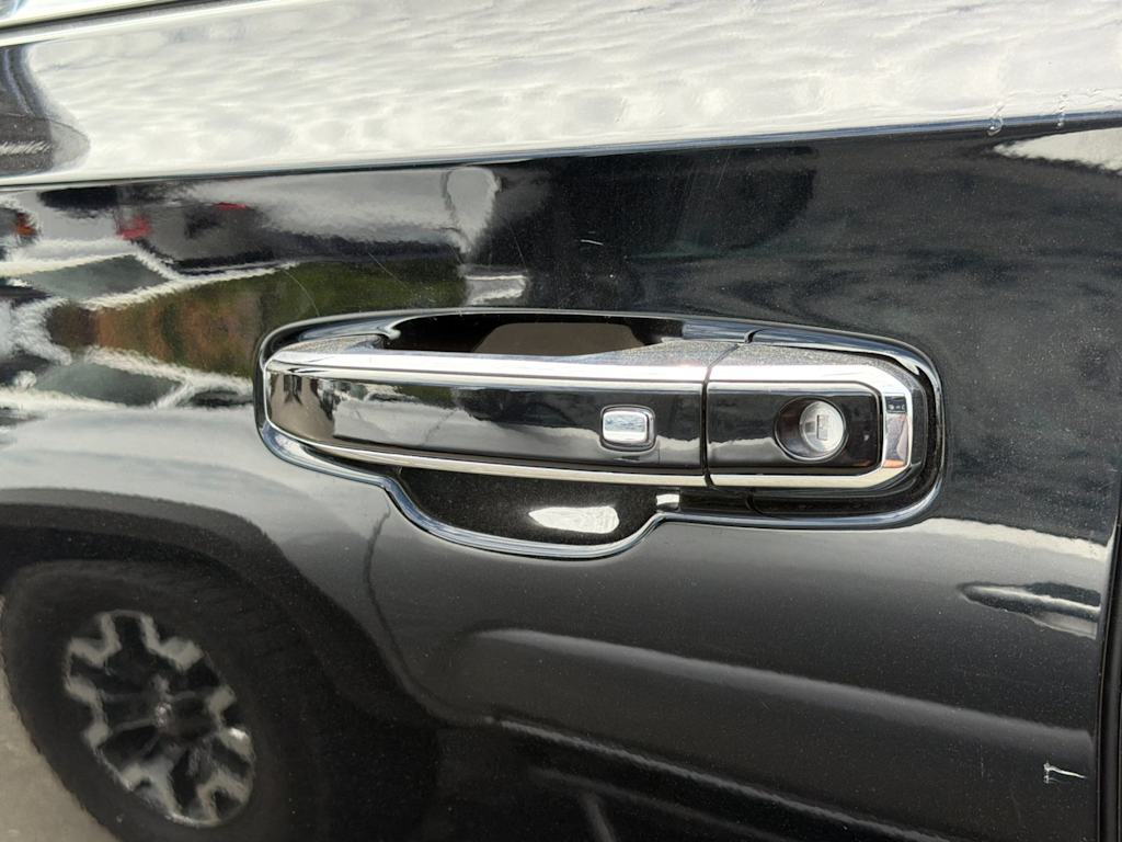 Thumbnail: 2021 GMC Yukon - 18