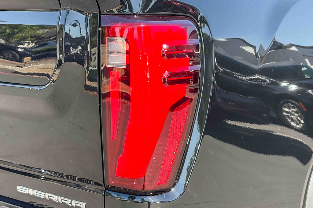 Thumbnail: 2025 GMC Sierra 2500 - 18