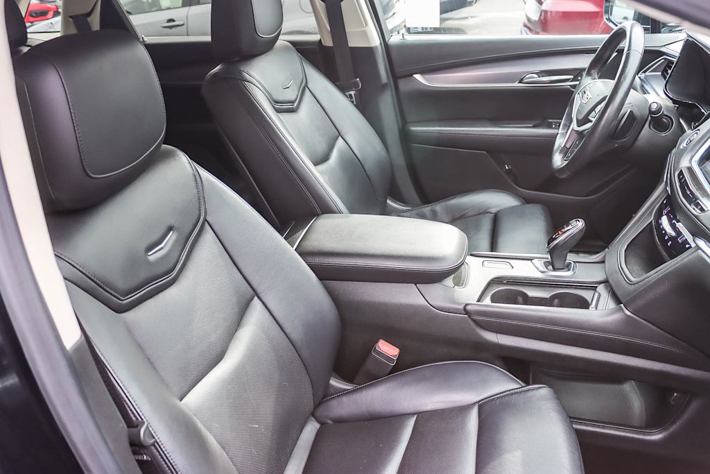 Thumbnail: 2017 Cadillac XT5 - 9