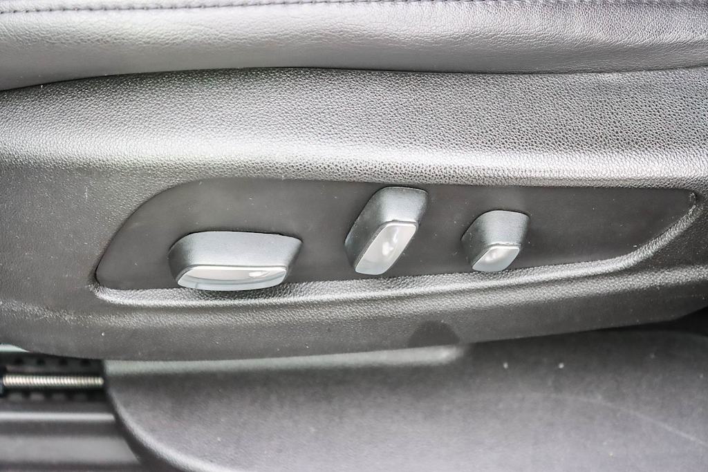 Thumbnail: 2017 Cadillac XT5 - 22