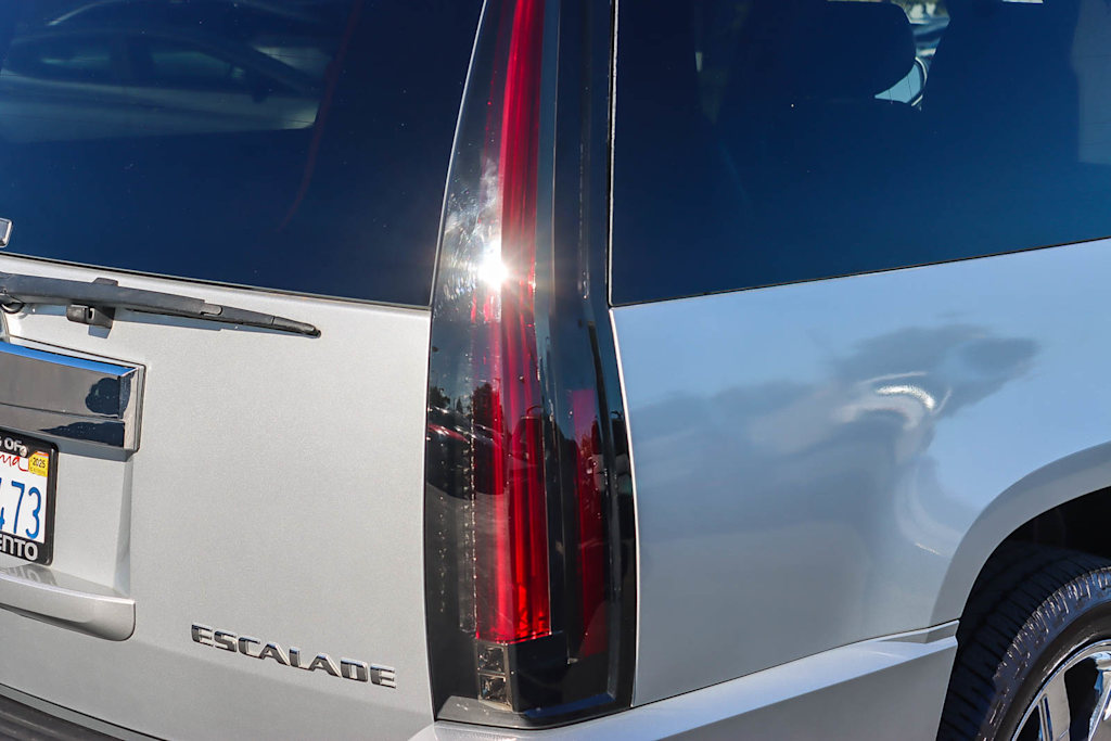 Thumbnail: 2011 Cadillac Escalade - 18