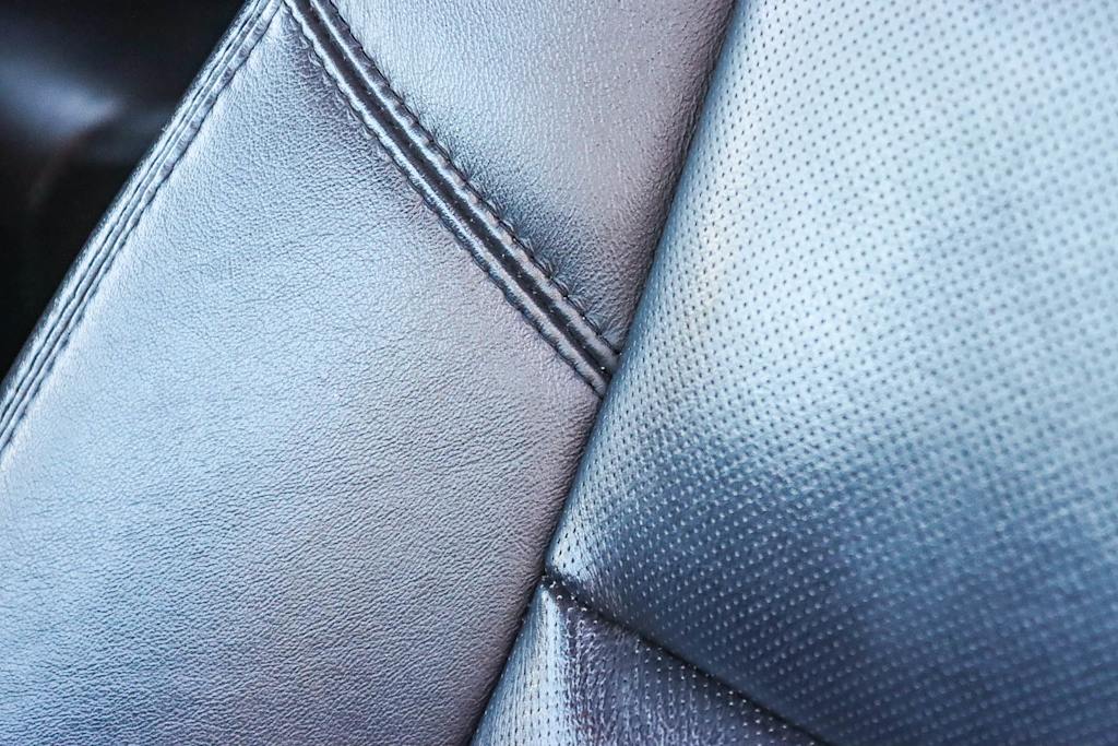 Thumbnail: 2011 Cadillac Escalade - 28