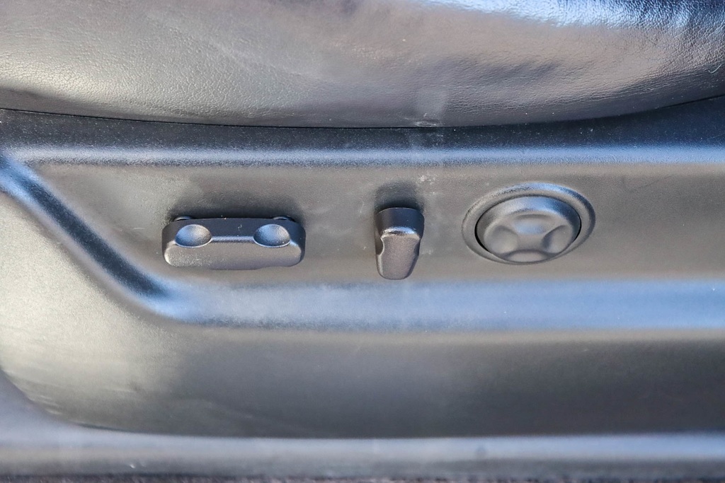 Thumbnail: 2011 Cadillac Escalade - 26