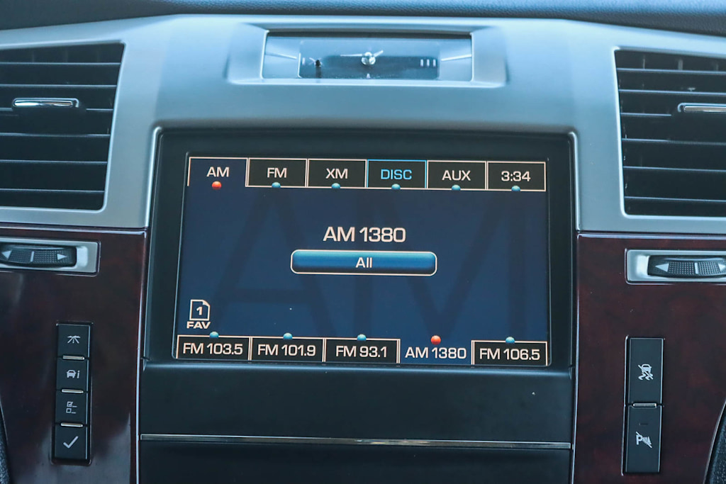 Thumbnail: 2011 Cadillac Escalade - 21