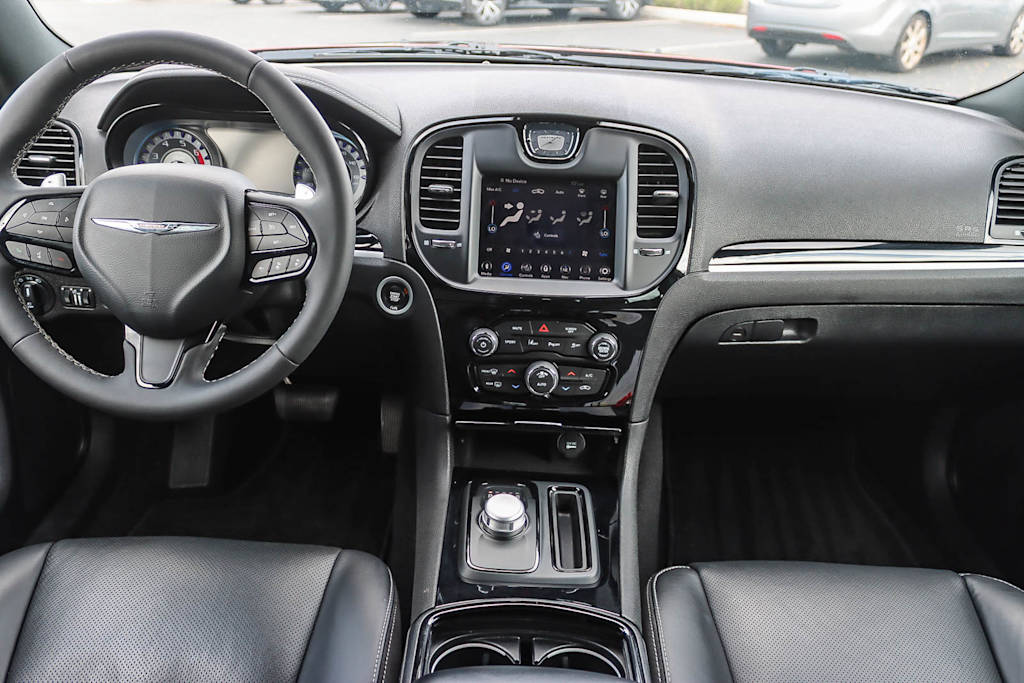 Thumbnail: 2022 Chrysler 300 - 2