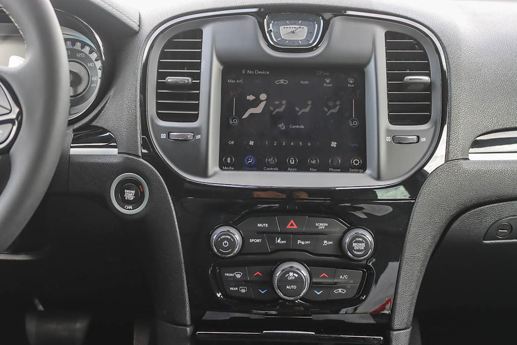 Thumbnail: 2022 Chrysler 300 - 12