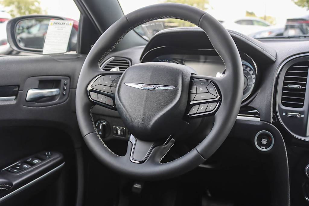 Thumbnail: 2022 Chrysler 300 - 8