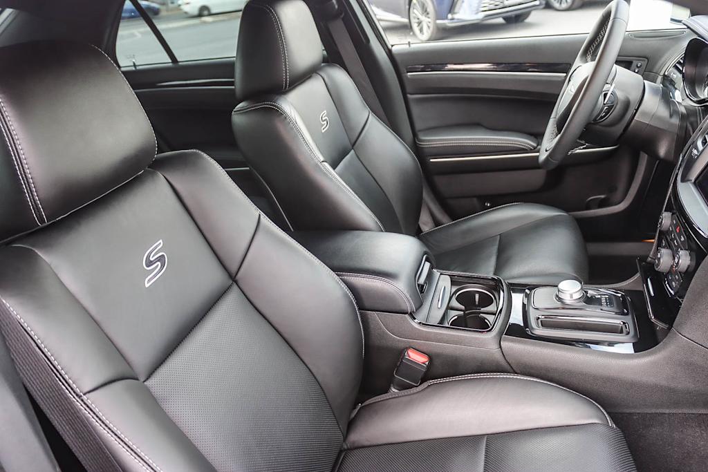 Thumbnail: 2022 Chrysler 300 - 9