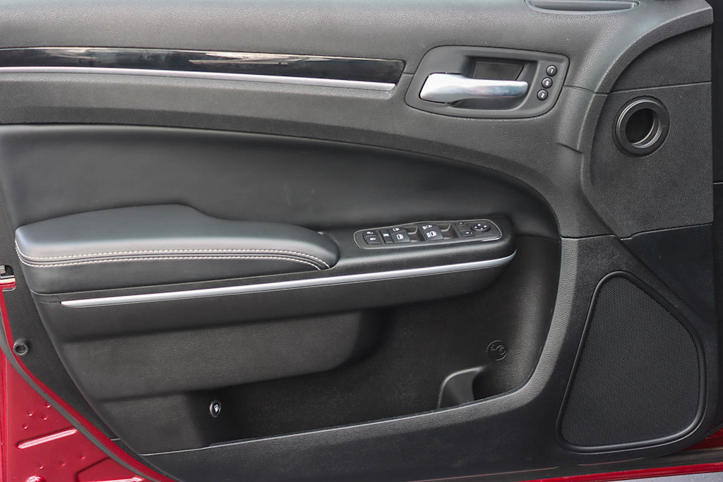 Thumbnail: 2022 Chrysler 300 - 23