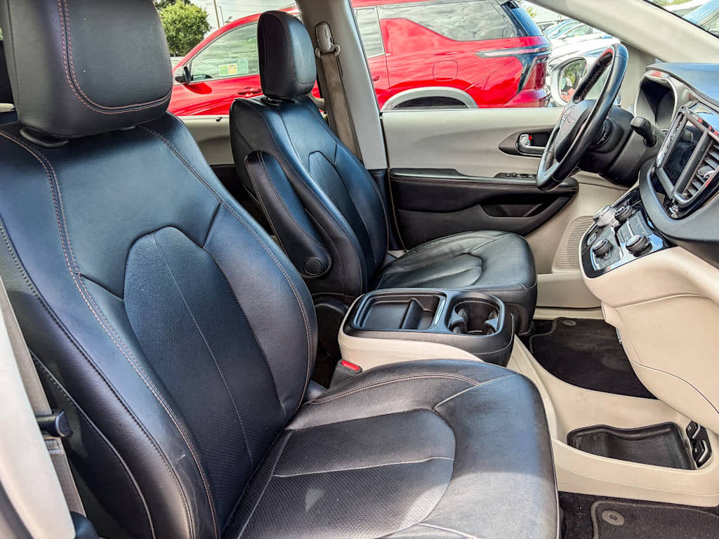 Thumbnail: 2020 Chrysler Pacifica - 10