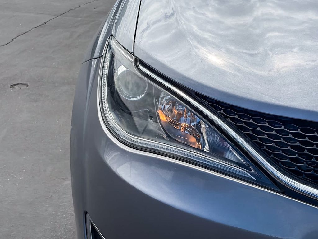 Thumbnail: 2020 Chrysler Pacifica - 18