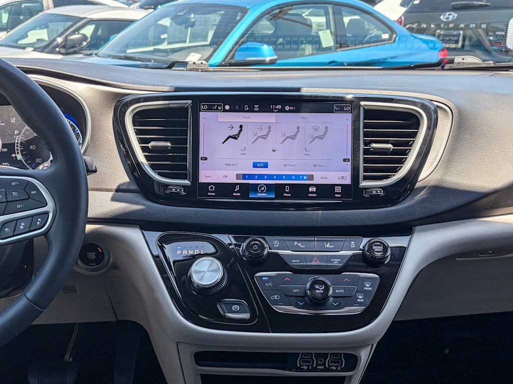 Thumbnail: 2024 Chrysler Pacifica - 11
