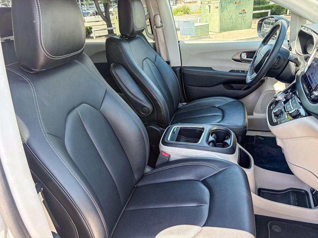 Thumbnail: 2024 Chrysler Pacifica - 8