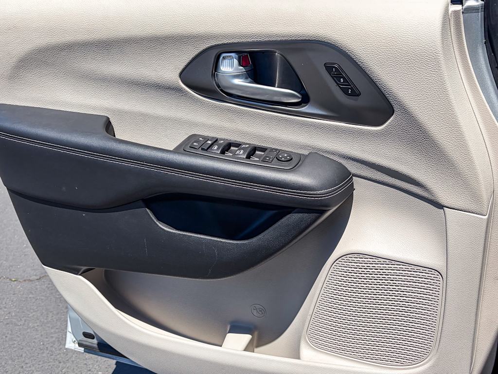 Thumbnail: 2024 Chrysler Pacifica - 20