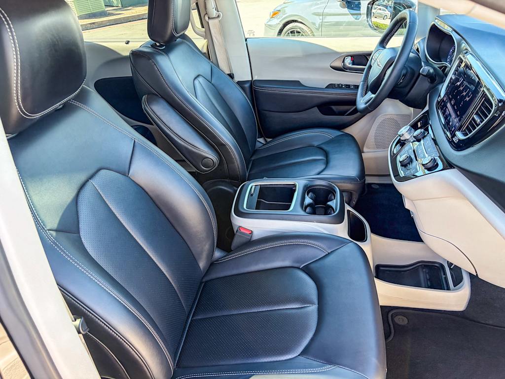 Thumbnail: 2024 Chrysler Pacifica - 9