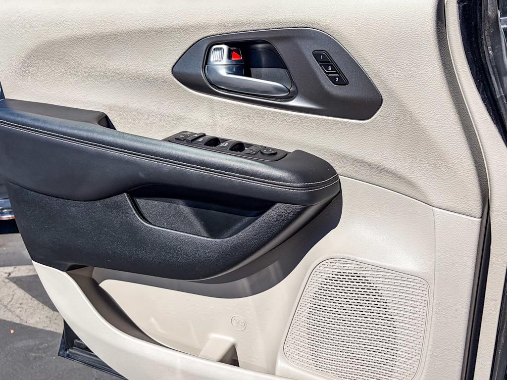 Thumbnail: 2024 Chrysler Pacifica - 23