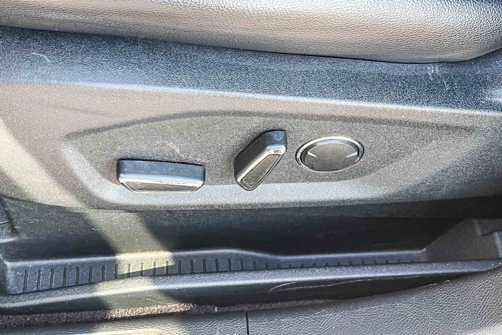 Thumbnail: 2015 Ford Edge - 24