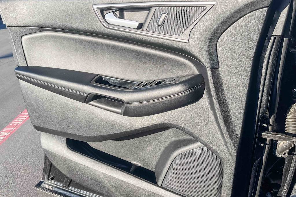 Thumbnail: 2015 Ford Edge - 23