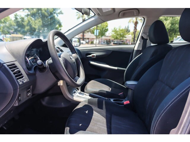 Thumbnail: 2013 Toyota Corolla - 10