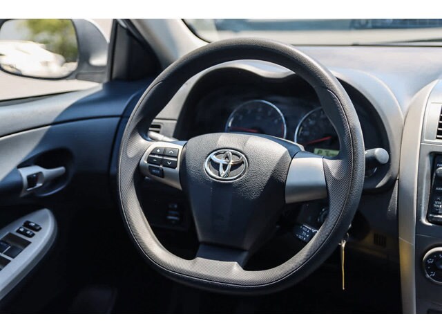 Thumbnail: 2013 Toyota Corolla - 8