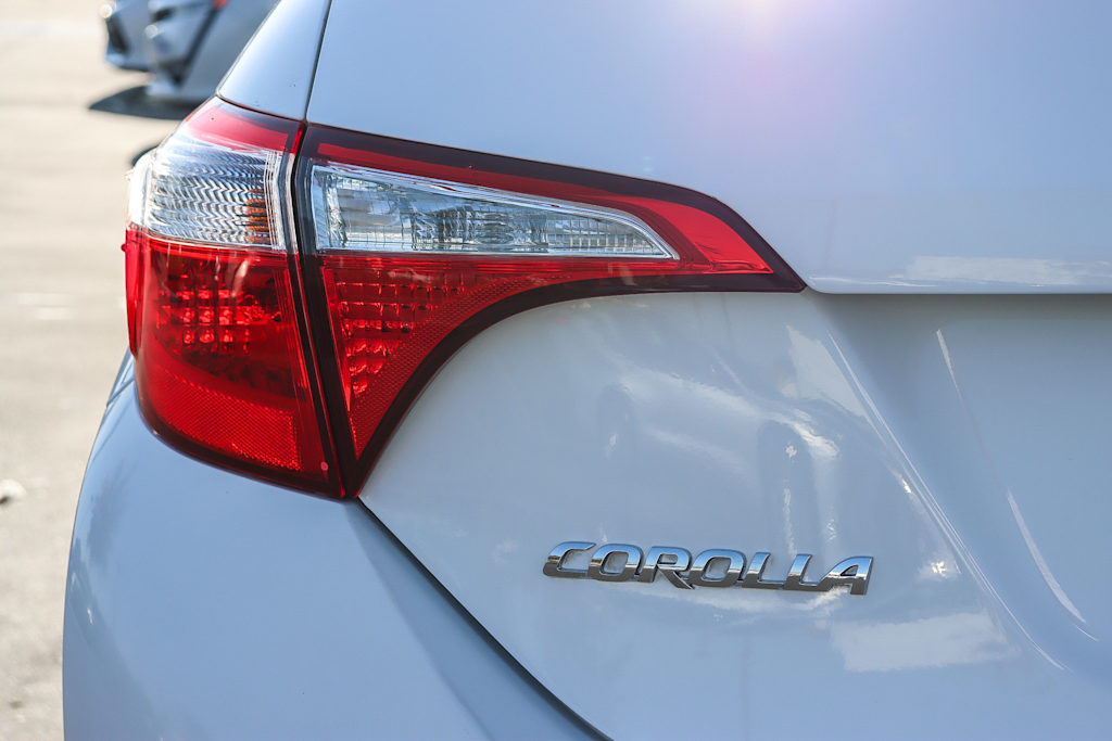 2015 Toyota Corolla LE 18